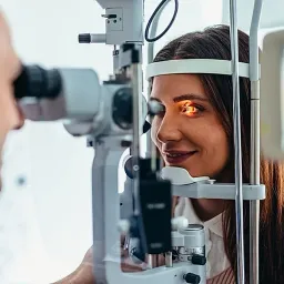 Косоглазие у взрослых: причины и лечение